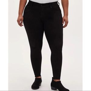 BOMBSHELL SKINNY JEAN